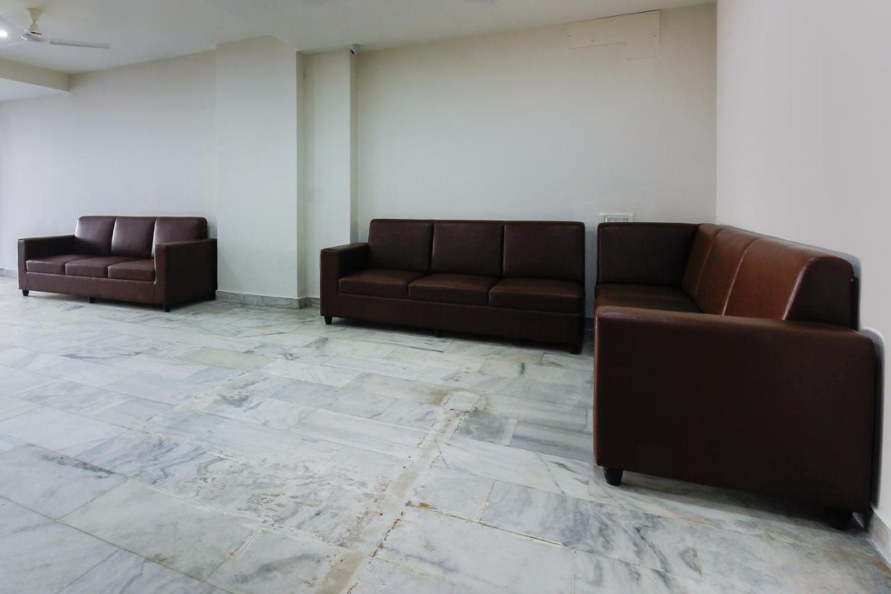 Capital O Sri Suprabhat Grand Near Kachiguda Railway Station Hyderabad Exterior foto