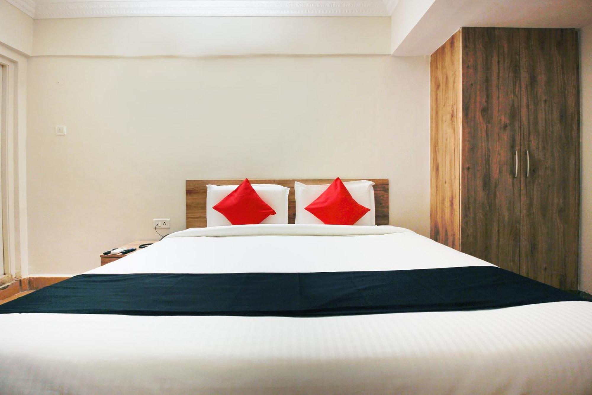 Capital O Sri Suprabhat Grand Near Kachiguda Railway Station Hyderabad Exterior foto