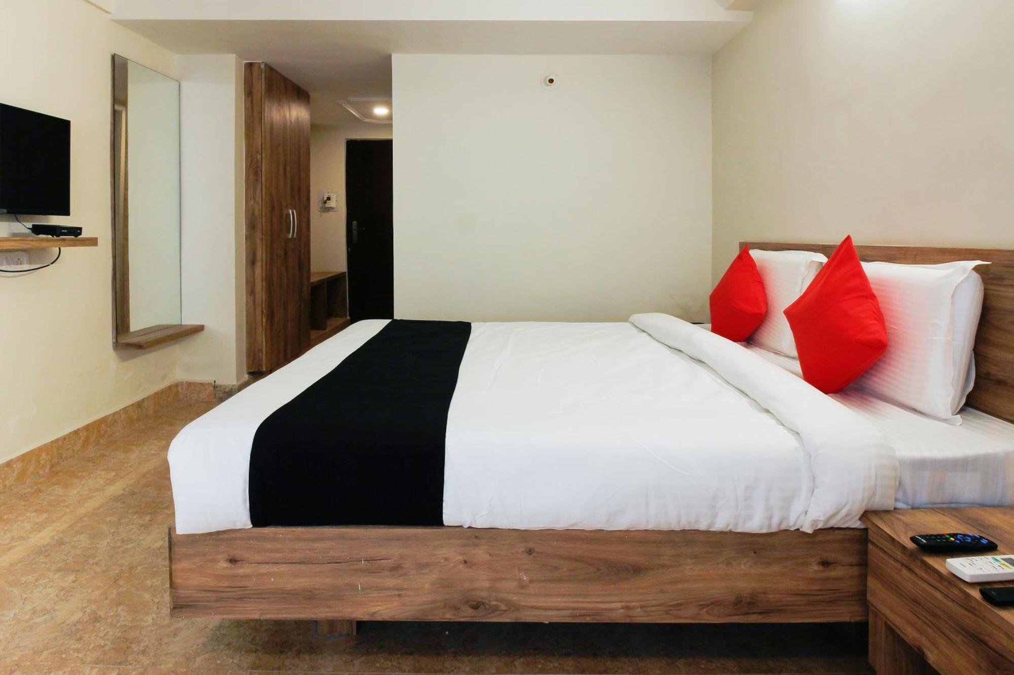 Capital O Sri Suprabhat Grand Near Kachiguda Railway Station Hyderabad Exterior foto